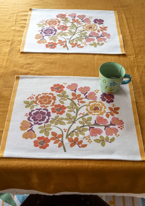Gudrun Sjödén Bordstablett "Wild rose" i ekologisk bomull Henna Outlet