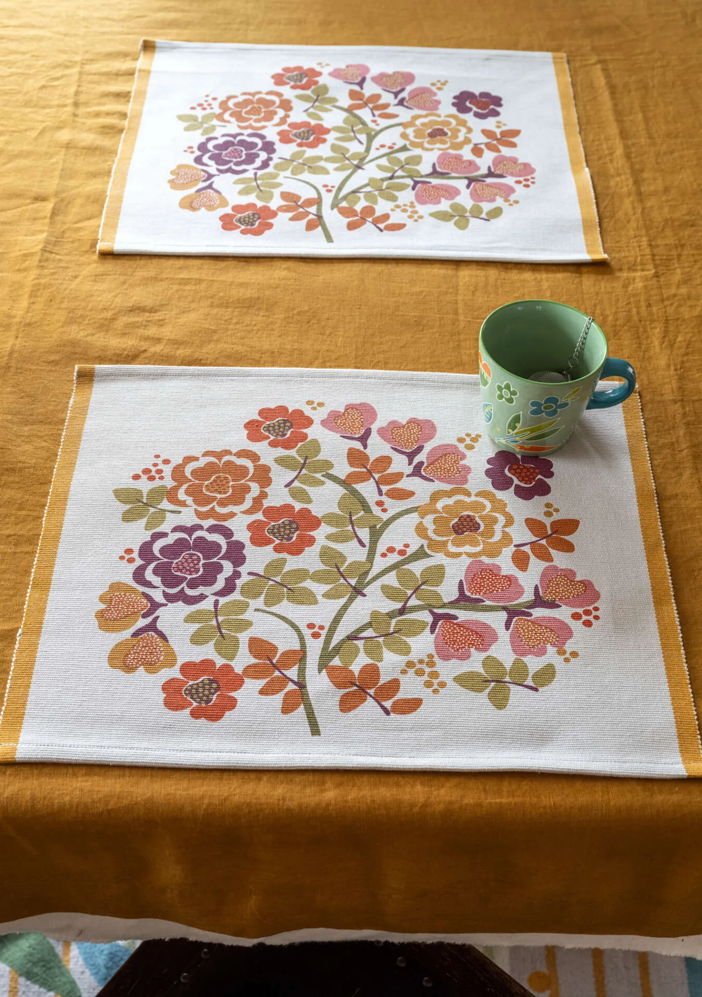Gudrun Sjödén Bordstablett "Wild rose" i ekologisk bomull Henna Outlet