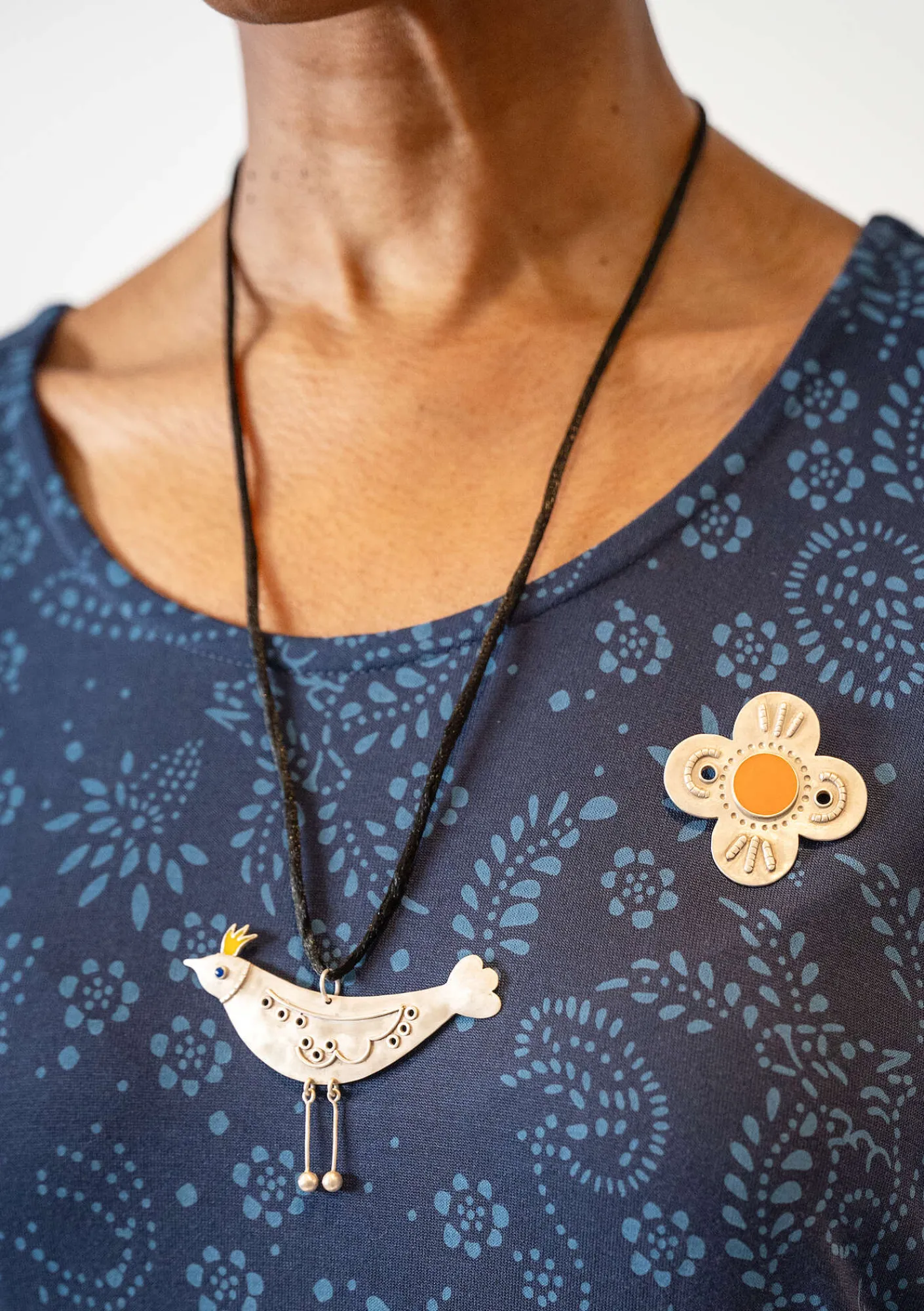 Gudrun Sjödén Brosch "Flower" i Silver Fashion