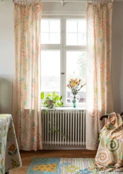 Gudrun Sjödén Gardin "Cumulus" i ekologisk bomull Ljussand Clearance
