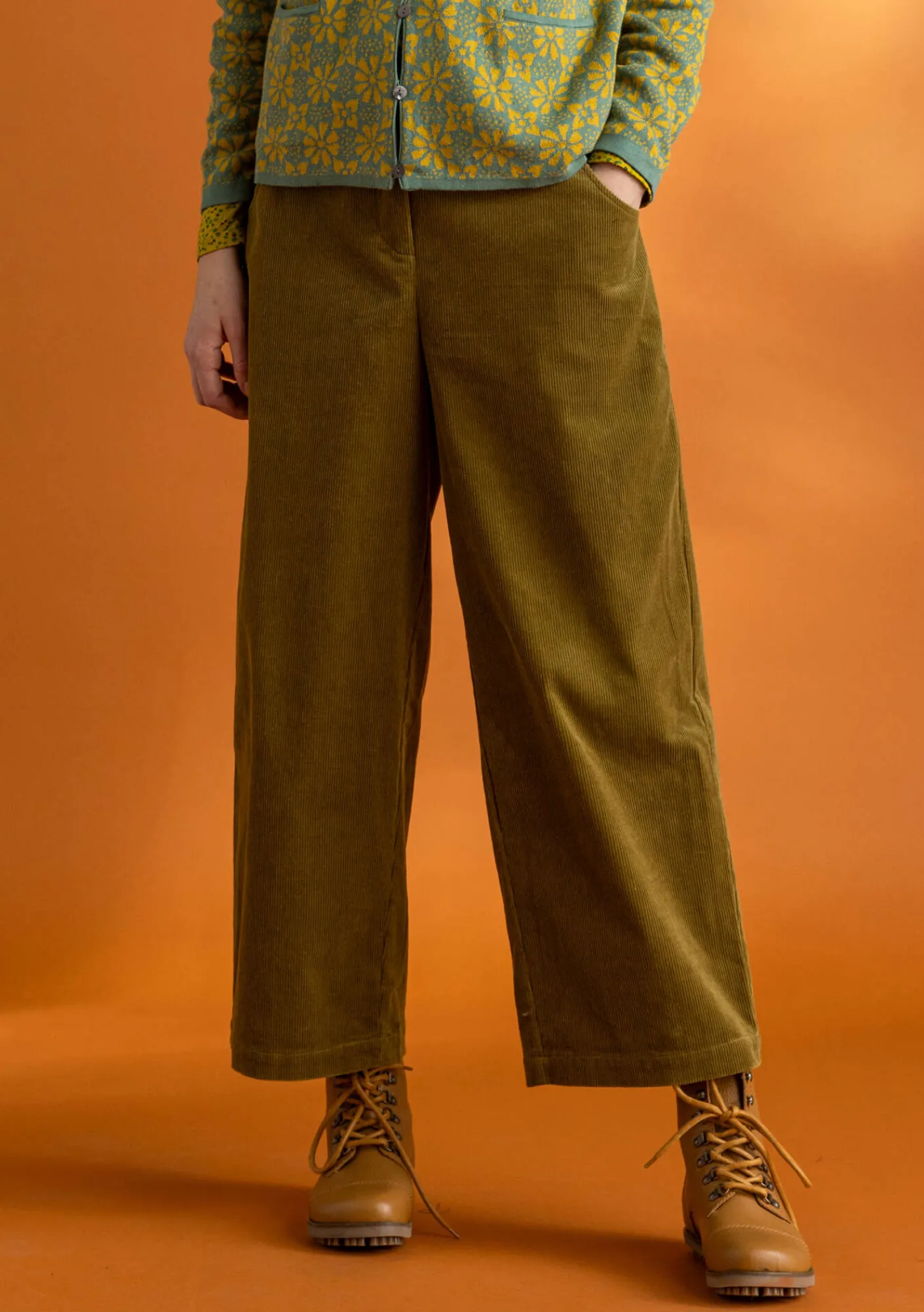 Gudrun Sjödén Manchesterbyxa i ekologisk bomull/elastan Mörkoliv Fashion