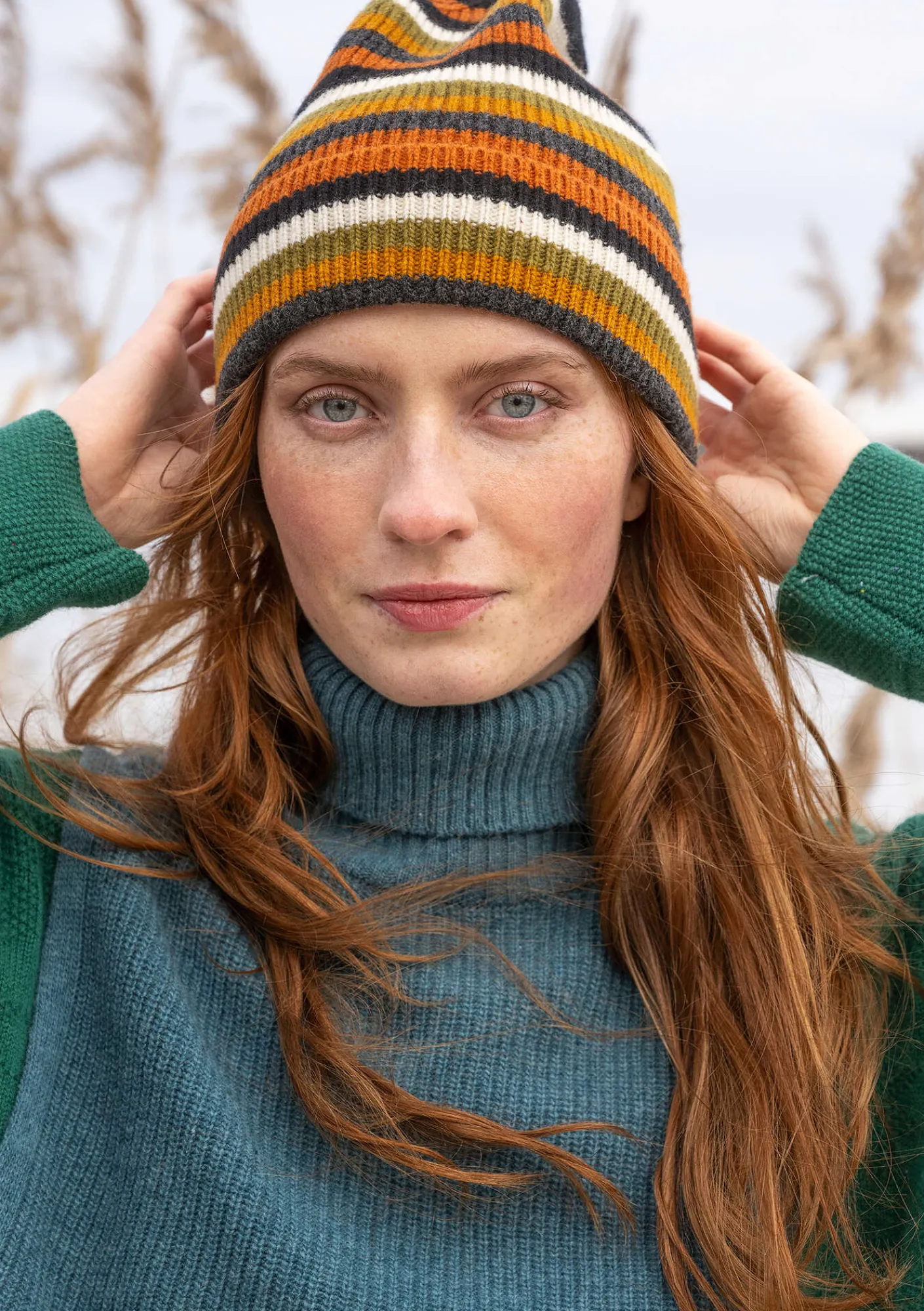 Gudrun Sjödén Mössa i återvunnen ull/lammull Svart/randig Fashion