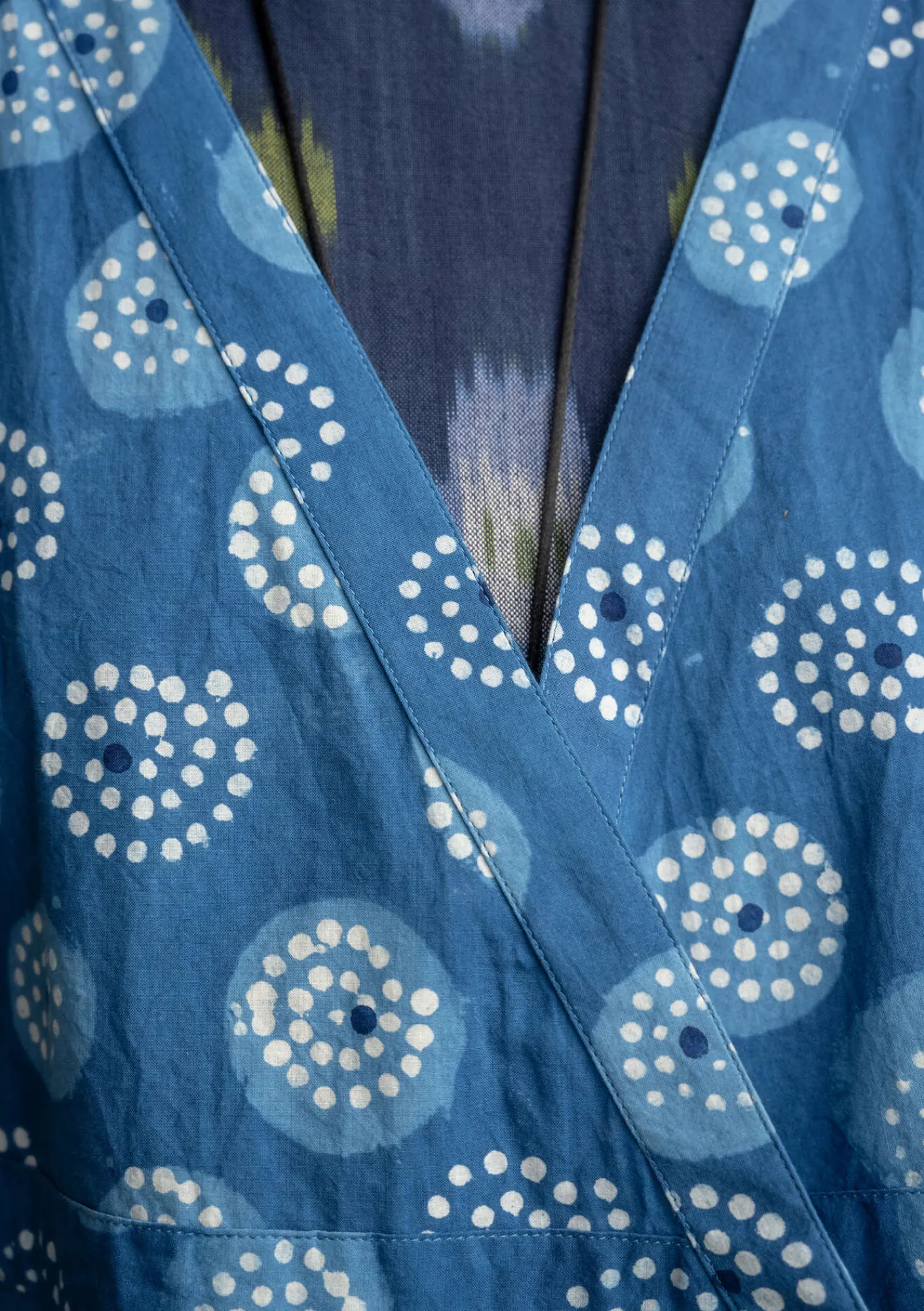 Gudrun Sjödén Omlottblus "Clay" i ekologisk bomull Indigo Outlet