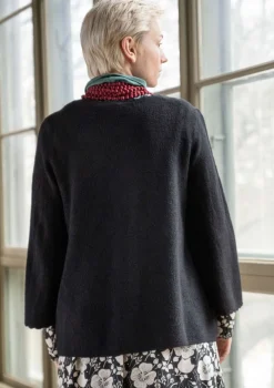 Gudrun Sjödén Pointellekofta "Blomstra" i filtad ull Svart Fashion