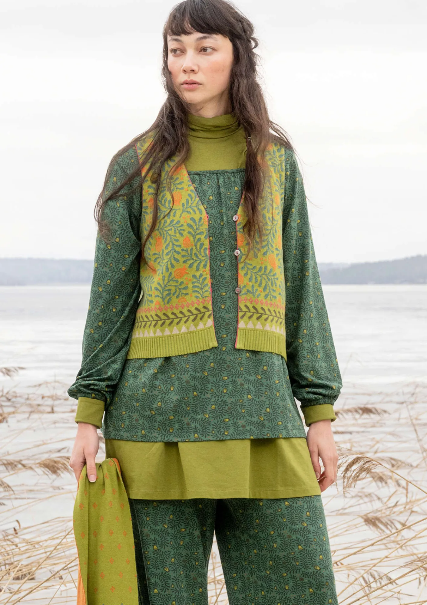 Gudrun Sjödén Stickad väst "Aurora" i ekologisk och återvunnen bomull/ull Avokado Discount