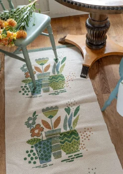Gudrun Sjödén Tryckt gångmatta "Flower pots" i ekologisk bomull Dovgrön Fashion