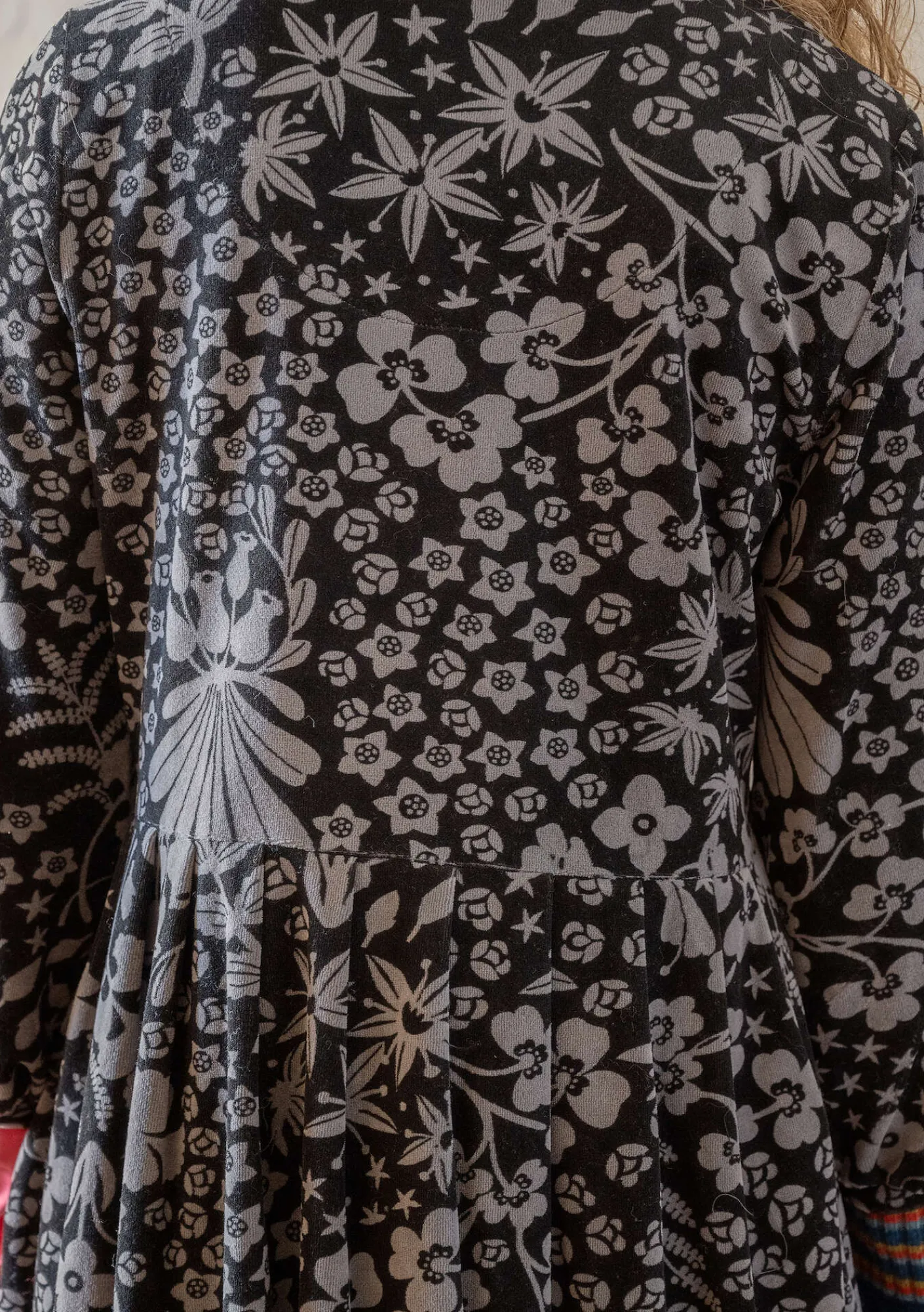 Gudrun Sjödén Velourklänning "Katla" i ekologisk bomull/återvunnen polyester Grafit Best