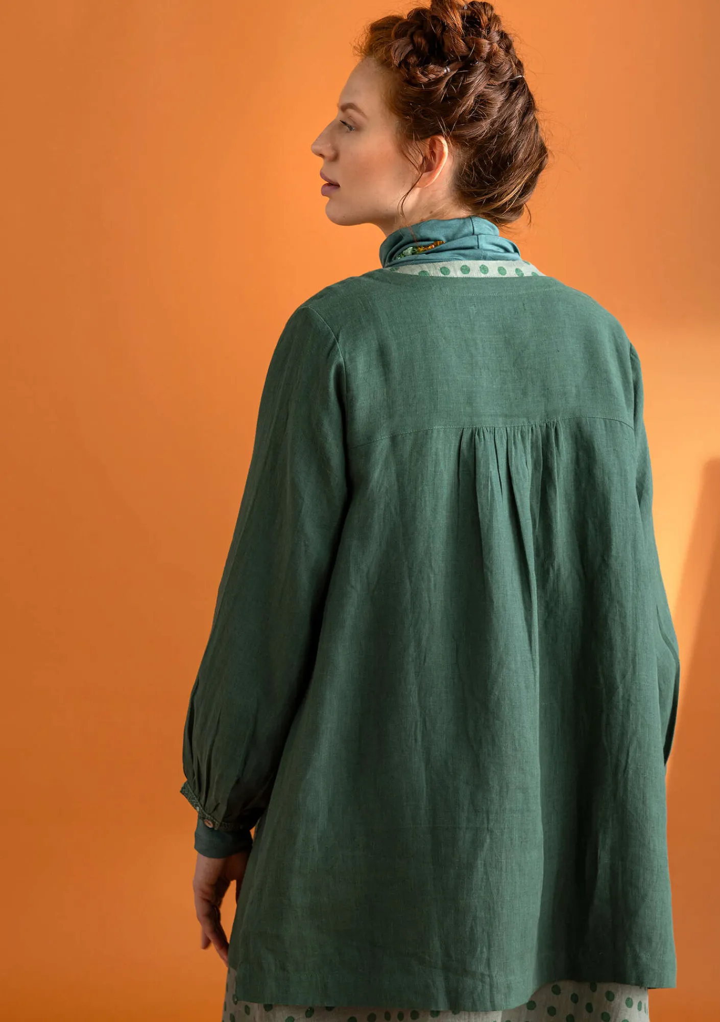 Gudrun Sjödén Vävd artistblus ”Asta” i lin Mörkgrön New