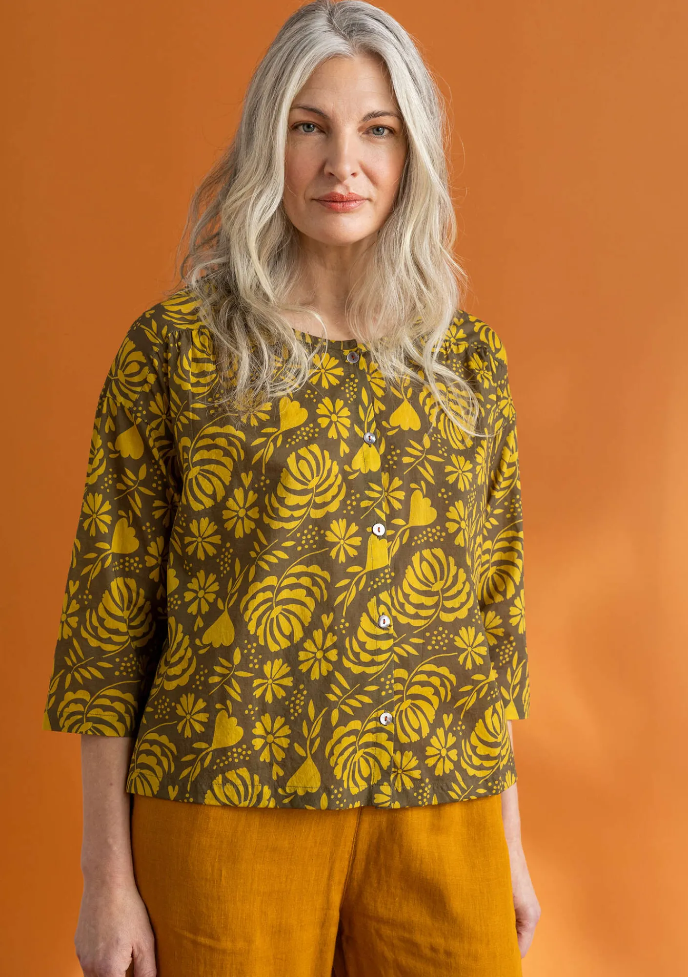 Gudrun Sjödén Vävd blus ”Hedda” i ekologisk bomull Mörkoliv/mönstrad Outlet