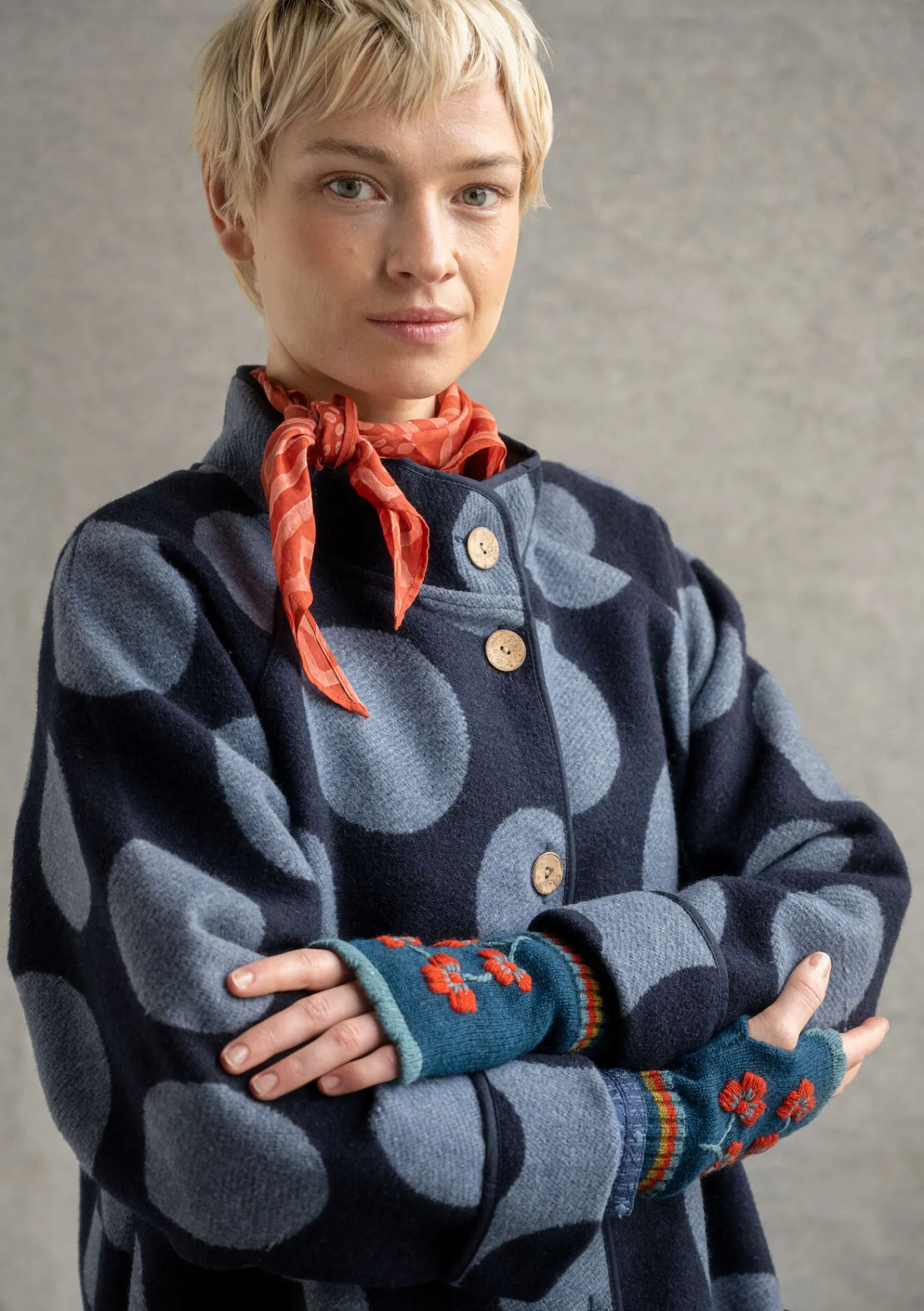 Gudrun Sjödén Vävd kappa "Stone" i ullblandning Bläck New