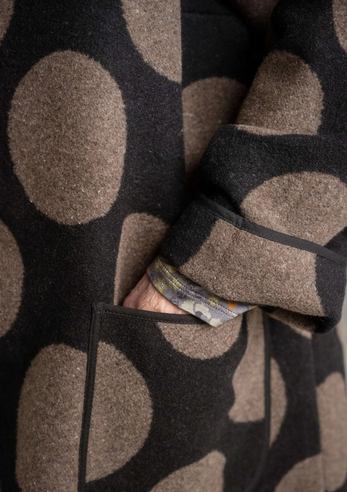 Gudrun Sjödén Vävd kappa "Stone" i ullblandning Svart Clearance