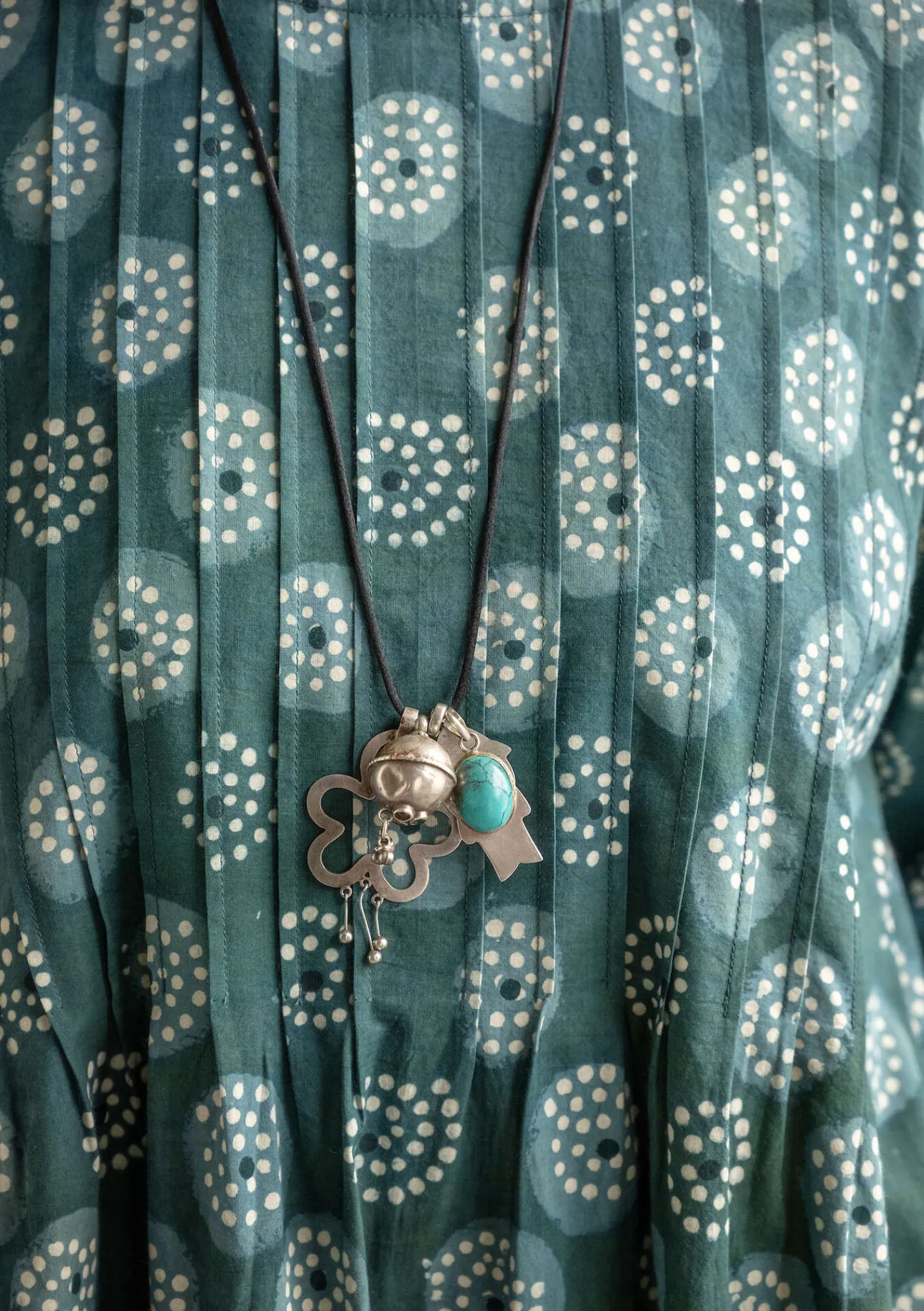 Gudrun Sjödén Vävd klänning "Clay" i ekologisk bomull Indigogrön New