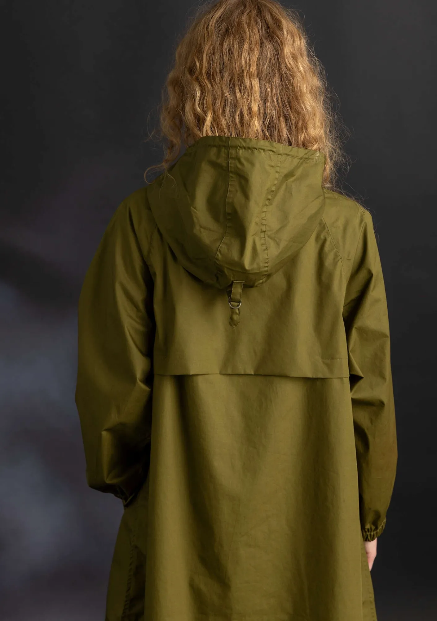 Gudrun Sjödén Vävd regnjacka ”Hedda” i ekologisk bomull Mörkoliv Fashion