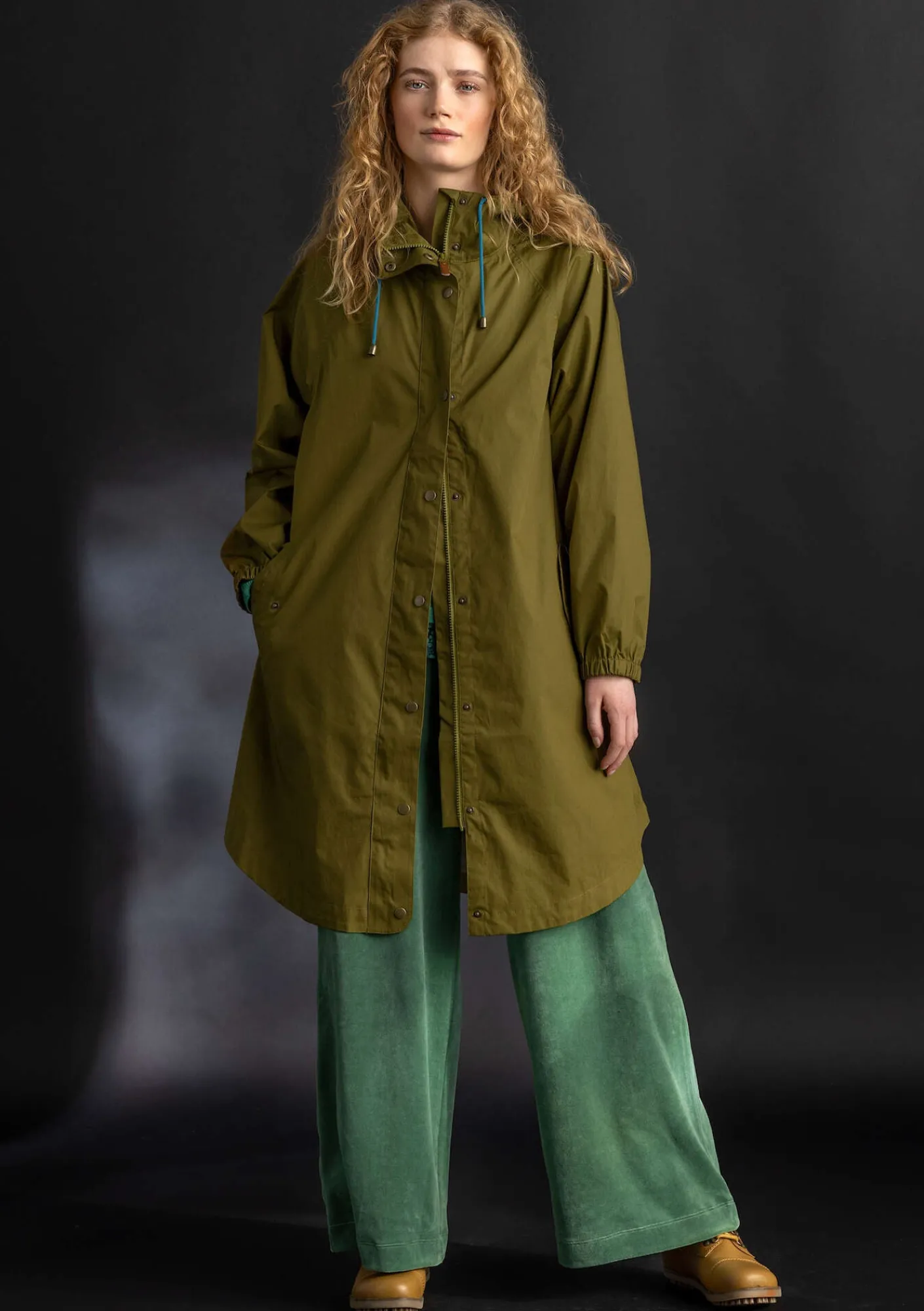 Gudrun Sjödén Vävd regnjacka ”Hedda” i ekologisk bomull Mörkoliv Fashion
